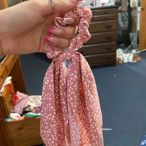 Hair tie